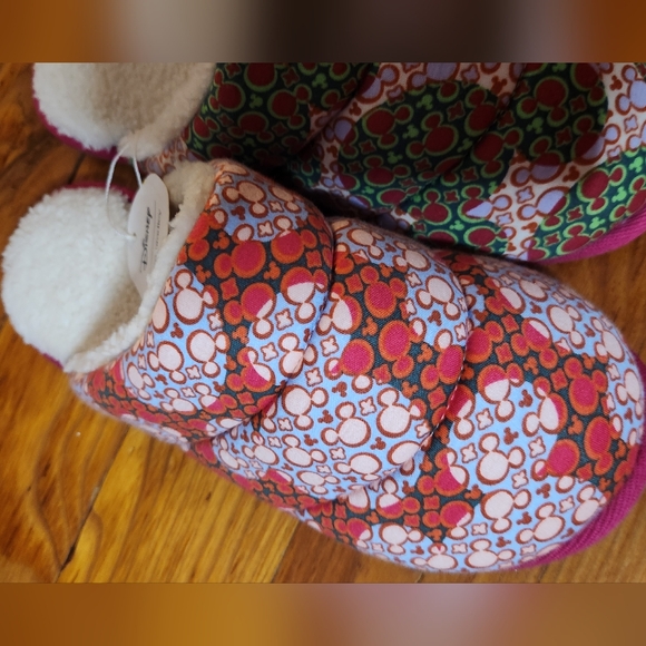 Vera Bradley Disney Floral Pink and Green Women's Slippers - Picture 6 of 6